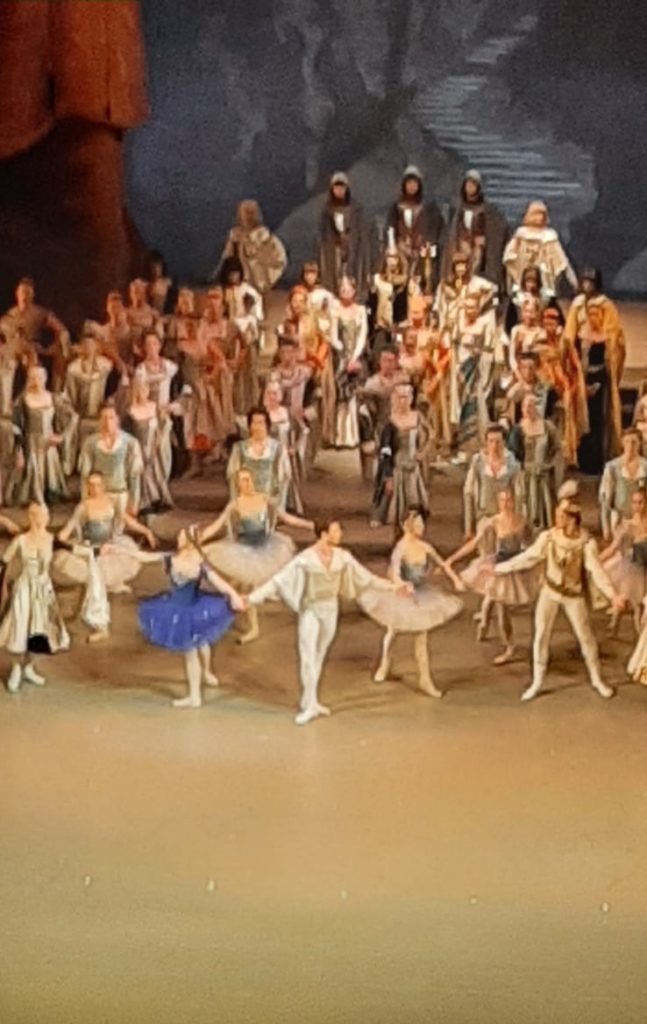 Сцена из спектакля Мариинского театра