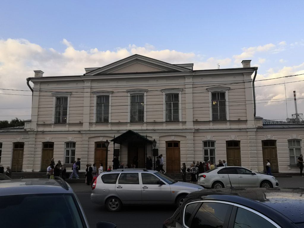 Здание театра в Таганроге