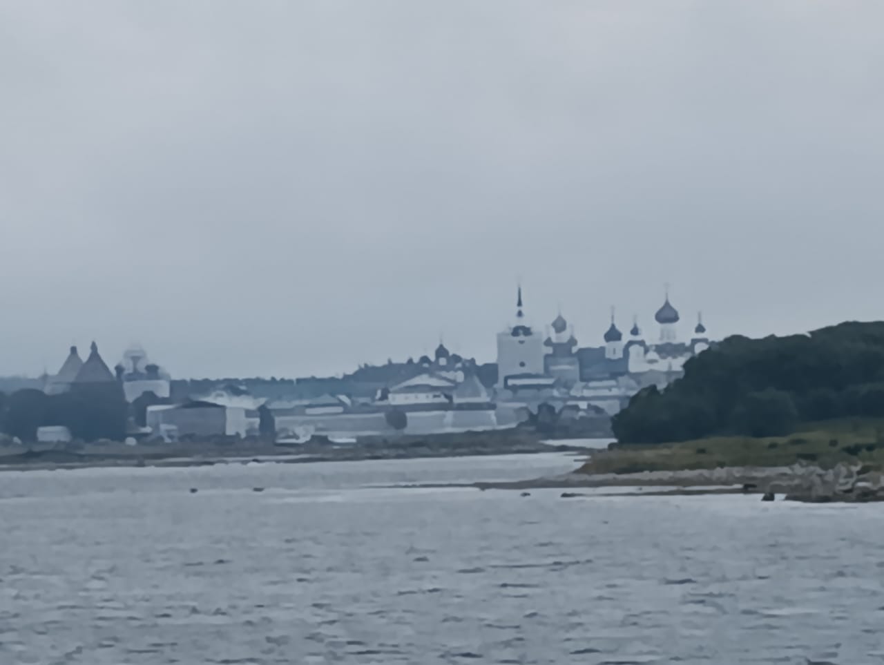 Вид на Соловецкий монастырь с борта теплохода