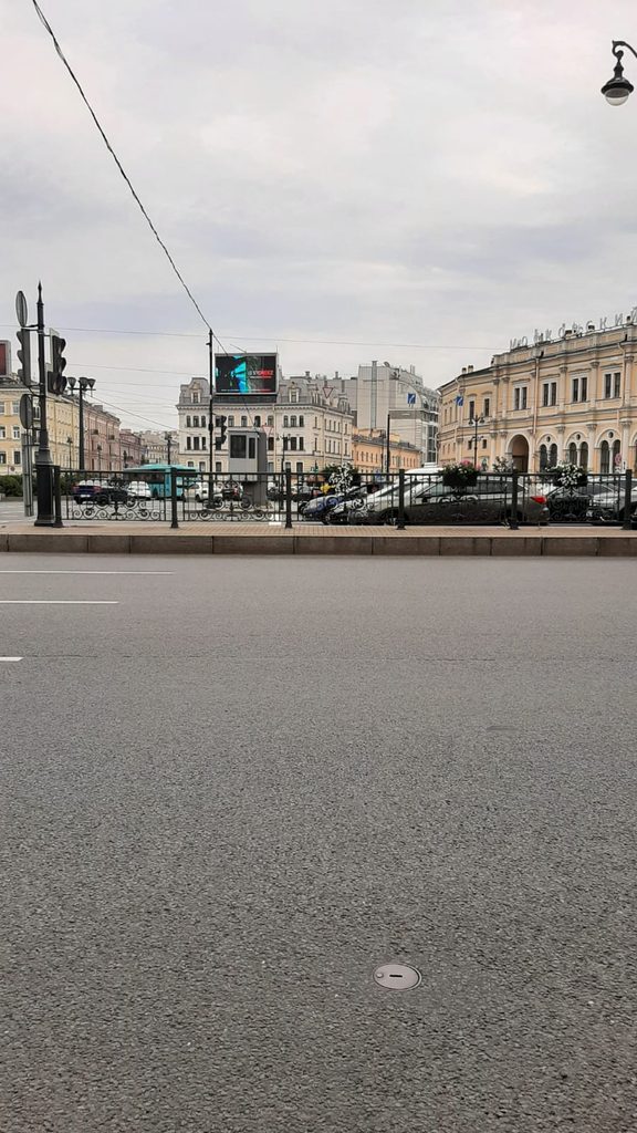 Вид стоянку у Московского вокзала